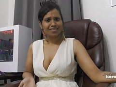 Free-FreePorn.com presents: Indian aunty peeing