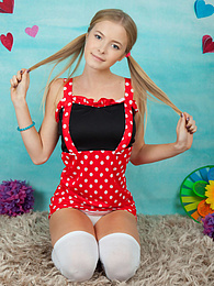 Free-FreePorn.com presents: This gorgeous naked teen cock gobbler has plenty of fun with revealing her sweet tits and her hot smile